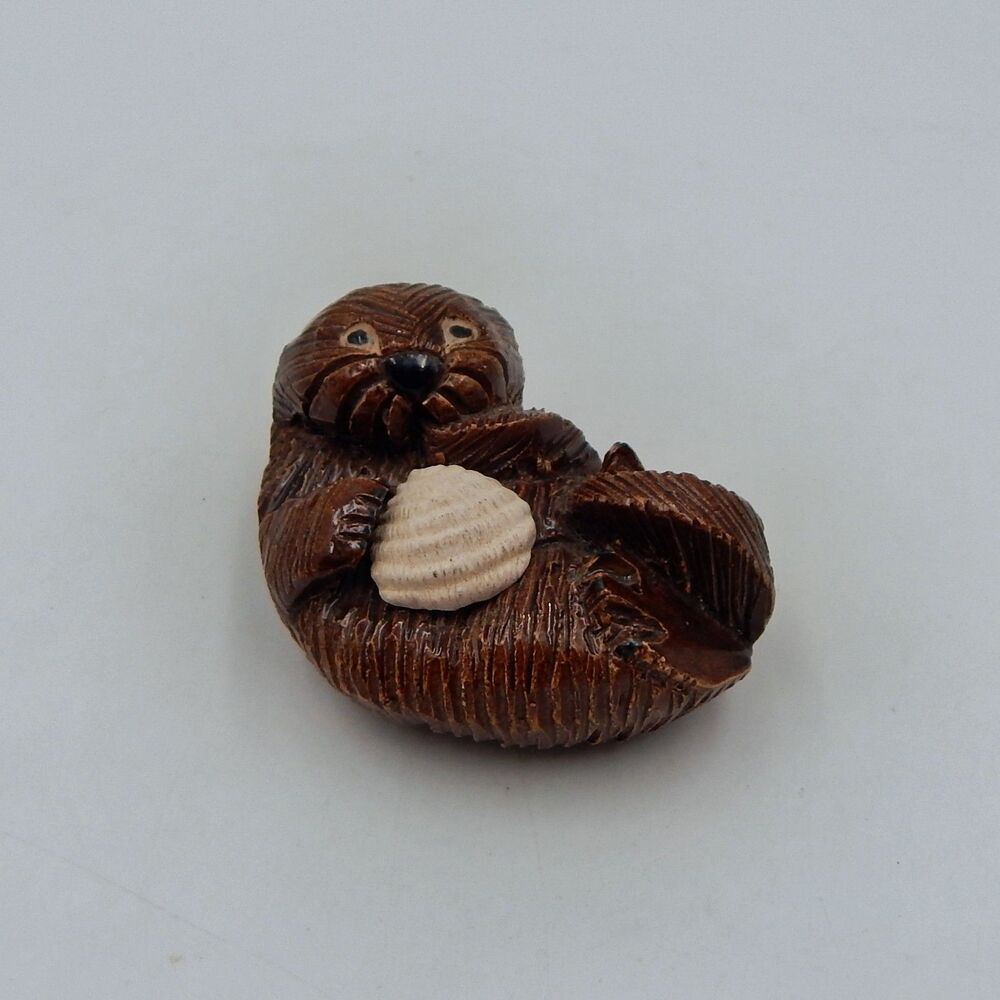 Artesania Rinconada Sea Otter With Shell Figurine Art Pottery Uruguay 3.5 Inch